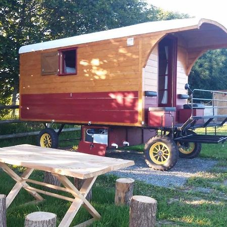 Veritable Roulotte Hippomobile "La Bailleul" Mentheville Exterior photo